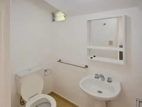Casa en Alquiler con 2 cocheras