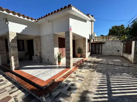 IMPONENTE CASA GRANADERO BAIGORRIA LADO RIO