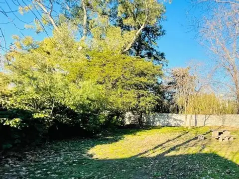 VENTA TERRENO 20 POR 50 CASTELAR. PERMUTA/FINANCIA