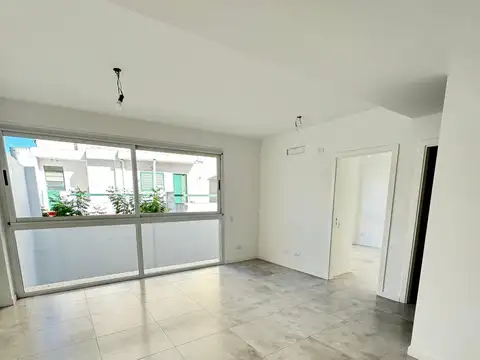 Av E Galvan 3000, Piso 1