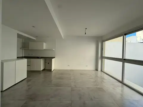 Av E Galvan 3000, Piso 1