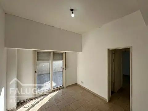 Departamento dos ambientes con patio - Apto profesional.