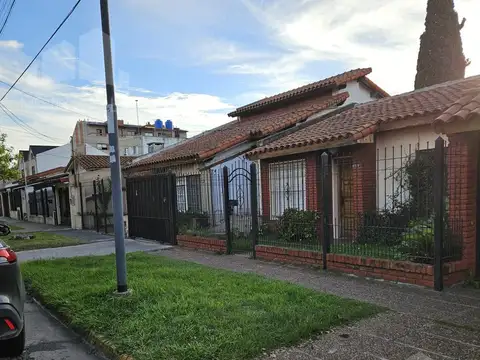 Venta Casa 4 Ambientes en Villa Luzuriaga