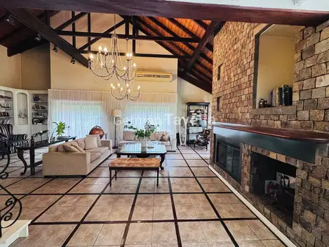 Casa en Venta en Barrio Parque Leloir, USD 400.000