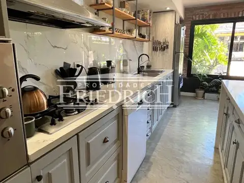 Casa 5 ambientes con 4 baños