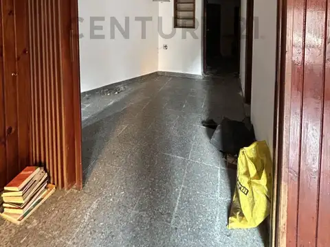 Venta, casa sobre dos lotes, ideal refacción, demolición o desarrollo, en Tolosa