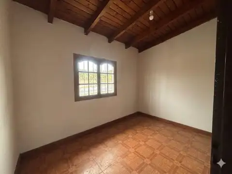 CASA EN VENTA CON 5 DEPARTAMENTOS ZONA OESTE