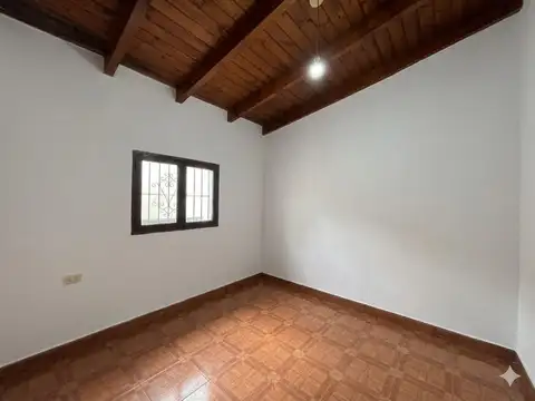CASA EN VENTA CON 5 DEPARTAMENTOS ZONA OESTE
