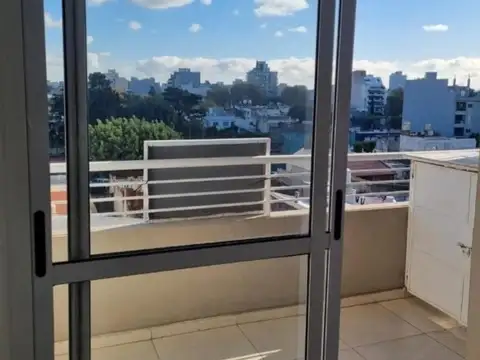 CARLOS A.LOPEZ N° 2251 - 2 AMB C/TZA Y COCHERA OPORTUNIDAD 