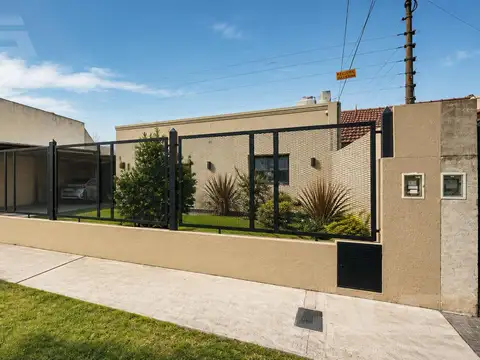 Casa 4 ambientes con 3 baños