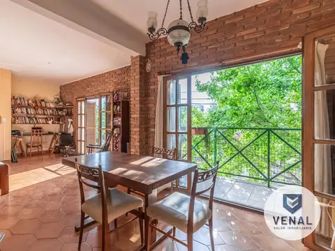 Casa 6 ambientes con 2 baños