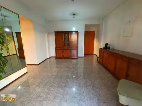 DEPARTAMENTO IMPECABLE – MUY LUMINOSO – PISO ALTO SOBRE AV. RIVADAVIA