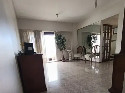 Departamento 3 Amb al Frente con Balcón • Apto Profesional • Impecable • Av. Rivadavia 6200