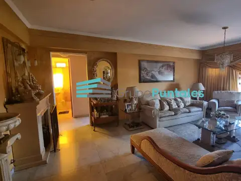 Excelente piso en el centro de Monte Grande de 5 ambientes y hermosas vistas a la plaza