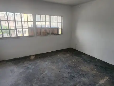 Casa 3 Amb. en Contra Frente - 2 Locales la Frente - Todo en Block - 232 m² Edif. - Ramos Mejia