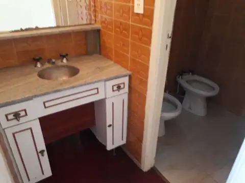 Depto Tipo Casa en Alquiler con 1 cocheras