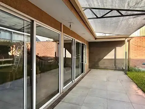 Casa 13 ambientes con 4 baños