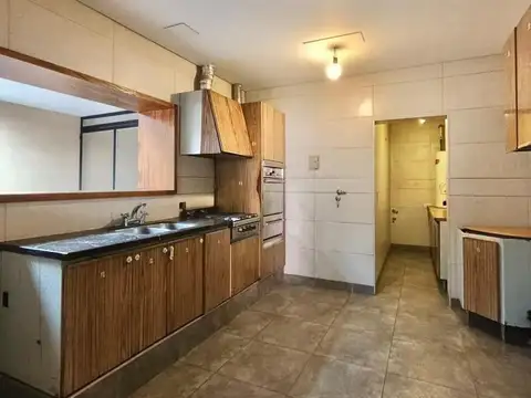 Casa en Venta con 4 cocheras