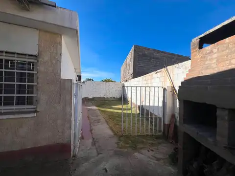 Casa 5 ambientes con 1 baño