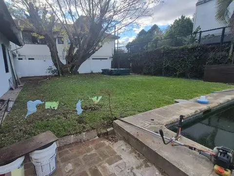 Casa en Alquiler con 4 cocheras