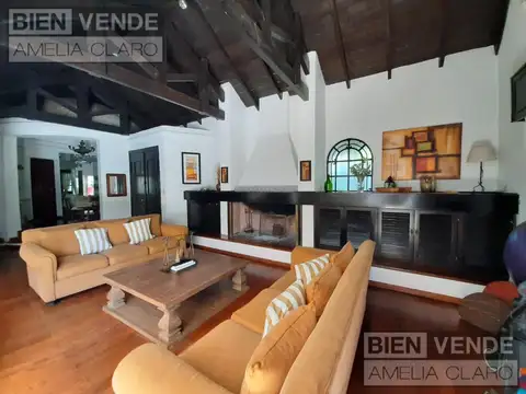Casa 7 ambientes con 5 baños