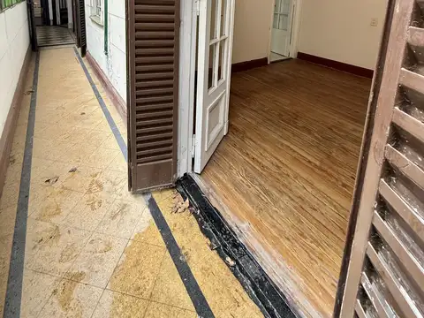 Venta PH 4 Ambientes Al Frente con Entrada Independiente, Terraza Propia y Sin Expensas, Flores