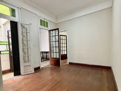 Venta PH 4 Ambientes Al Frente con Entrada Independiente, Terraza Propia y Sin Expensas, Flores