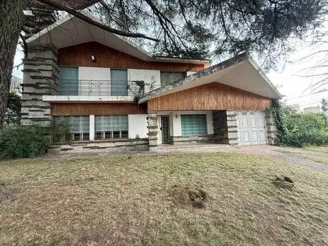 VENTA CASA 4 DOR. A REFACCIONAR CERRO DE LAS ROSAS