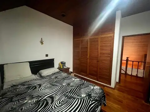 Casa 4 ambientes con 5 baños