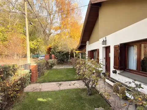 Casa con amplio parque con quincho (apto ph-3 uf)