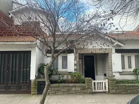 Chalet 6amb c parque y garage,  ideal vivienda y/o uso prof