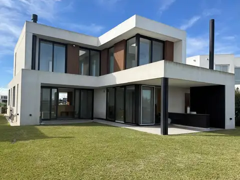 Casa en alquiler al lago Barrio Costas Puertos