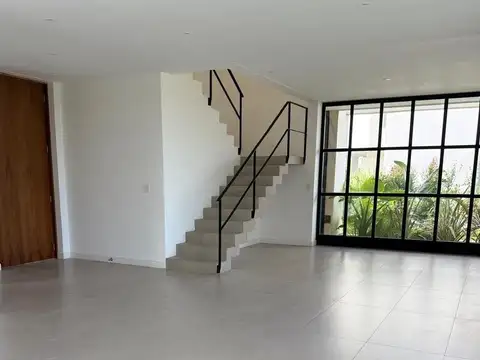Casa en Alquiler al Oeste