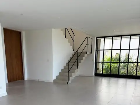 Casa 6 ambientes con 3 baños