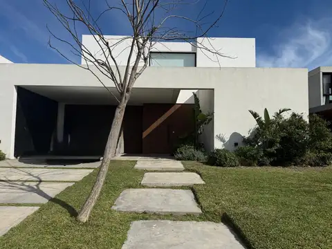 Casa en alquiler al lago Barrio Costas Puertos