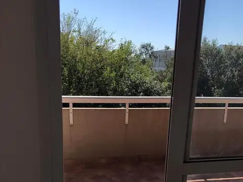Manuel Belgrano e/ Canale y Maestros Iglesias