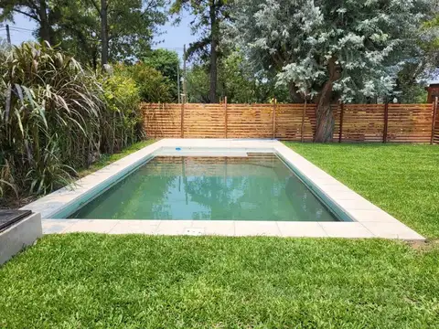 VENTA HERMOSO CHALET IMPECABLE CON PILETA  INDIO CUA GOLF CLUB 