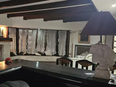 Casa 5 ambientes con 3 baños
