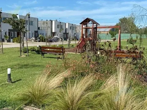 HERMOSA Y CONFORTABLE CASA EN,VENTA, SPRINGPARK, PILAR