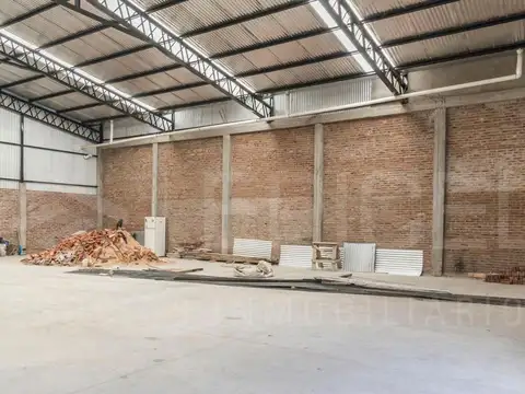 Excelente galpón en venta - Canning