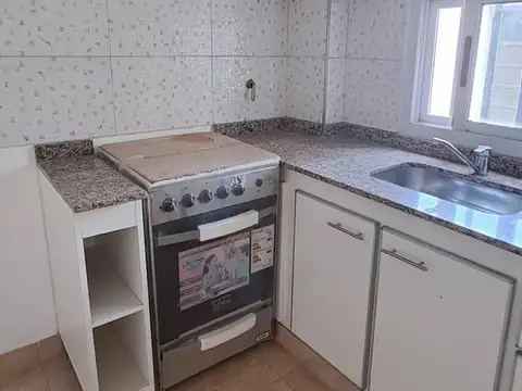 Casa 3 ambientes con 1 baño
