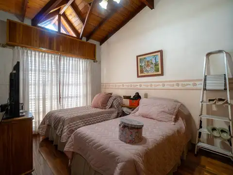 Venta chalet de dos plantas en Loma Hermosa