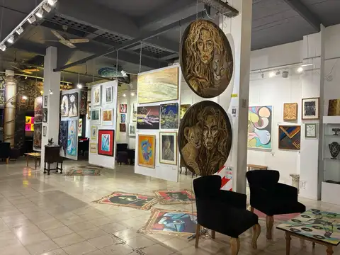 Alquiler Local comercial en San Telmo excelente vidrieras Apto múltiples rubros  refaccionado