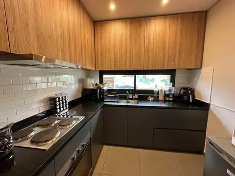 Casa 5 ambientes con 2 baños