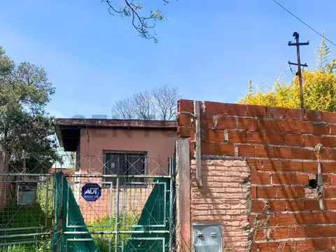 Casa con Lote  a la venta en Campana. IDEAL DESARROLLO