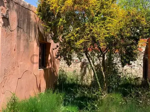 Casa con Lote  a la venta en Campana. IDEAL DESARROLLO