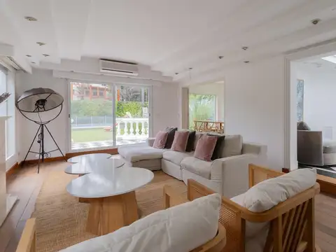 Casa en alquiler en Barrio Privado en San Isidro