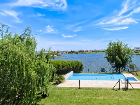 Casa en Venta 8 ambientes San Sebastian a la laguna - APTA CREDITO-