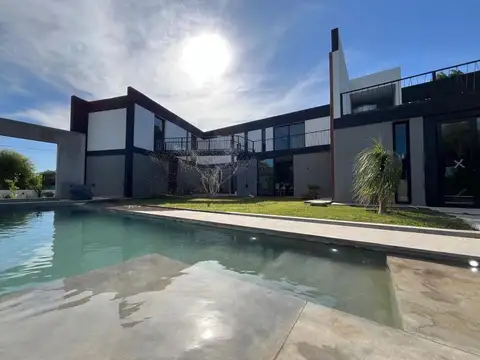 Venta Casa Moderna V. Allende Golf 625m cub1800m