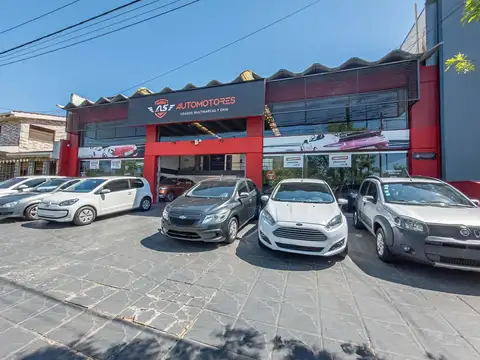 Venta salon comercial en Av Sagrada Flia c renta 
